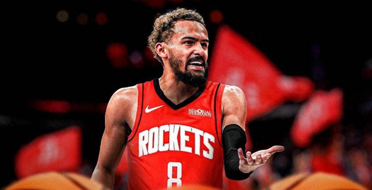 远在迈阿密心系罗马，托蒂和坎德拉用手机观看老东家焦点大战（托蒂与坎德拉身在迈阿密仍牵挂罗马，用手机观看老东家焦点之战）