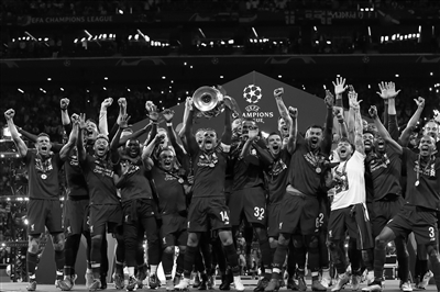 曼联欧联杯客场险胜，积分榜形势紧张