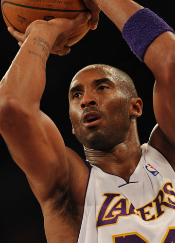 米兰女排以3-0击败贝加莫，艾格努砍25分MVP，展现统治力，整体配合出色，展现冠军底蕴。（米兰女排3-0横扫贝加莫，艾格努25分当选MVP，团队默契尽显冠军气质）