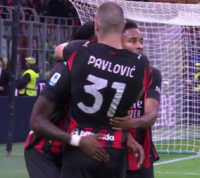 伊涅斯塔：中场球员当教练更能掌控全局，小法现在做得非常好（伊涅斯塔：中场出身教练更能掌控大局，小法目前表现出色）