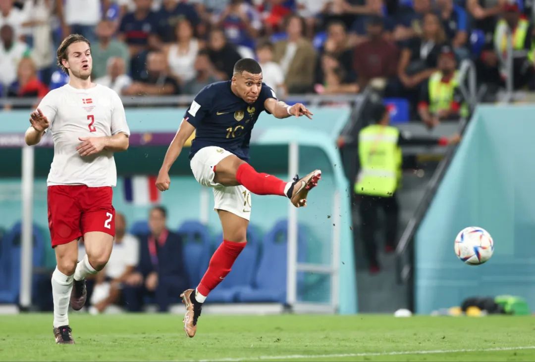 詹姆斯关键助攻锁定胜利（詹姆斯送出致胜助攻）