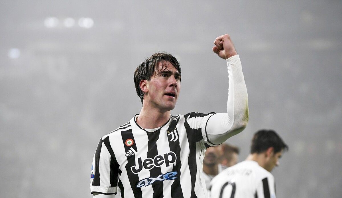 U22国足战韩国首发与负越南相比仅更换门将，王博豪继续出任中锋（U22国足对阵韩国首发沿用负越南阵容，仅门将调整，王博豪继续担任中锋）