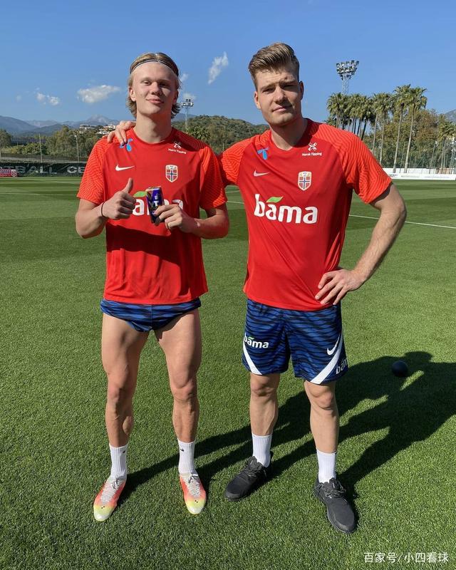 帕夫洛维奇：教练跟我说过，莱奥向前跑的时候要设法创造空间（帕夫洛维奇：教练叮嘱我，莱奥前插要主动创造空间）