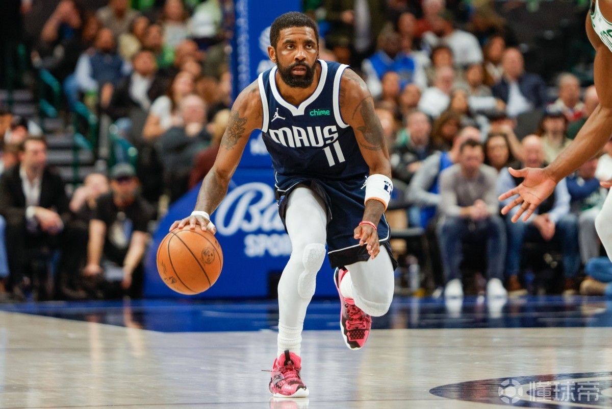 跟队记者：尤文仍在重点关注迈尼昂，球员的续约谈判陷入停滞（跟队记者：尤文持续关注迈尼昂，球员续约谈判已停摆）