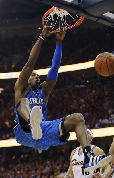 安迪·卡罗尔惊叹切赫神扑，创英格兰足球史经典瞬间（安迪·卡罗尔惊呼切赫神级扑救，一幕载入英格兰足坛史册）