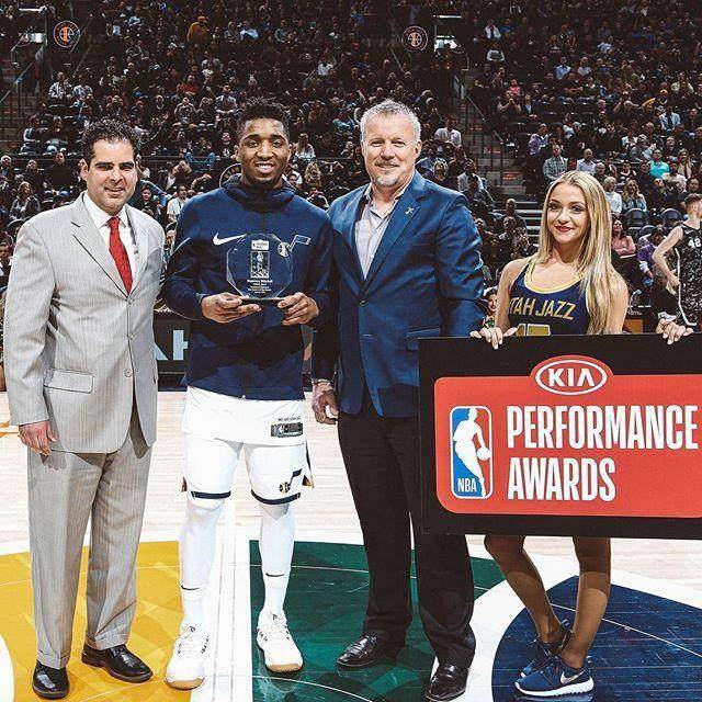 传闻：切尔西和阿森纳领跑马赛前锋罗比尼奥-瓦斯争夺战（据悉，切尔西与阿森纳在马赛前锋罗比尼奥-瓦斯的引进竞赛中占据领先）